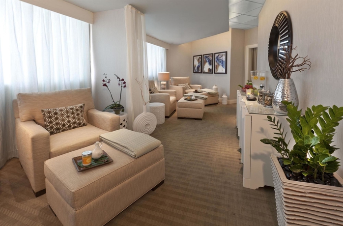 Imagen de la piscina del Hotel Sheraton Lake Buena Vista Resort. Foto 16