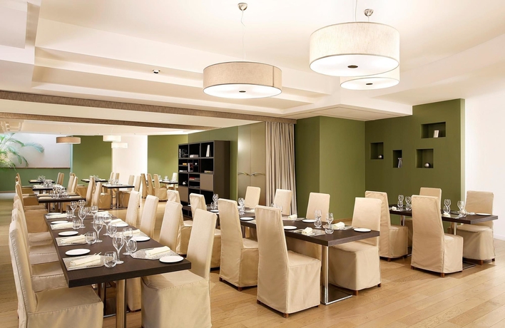 Imagen del bar/restaurante del Hotel Sheraton Lake Como. Foto 4