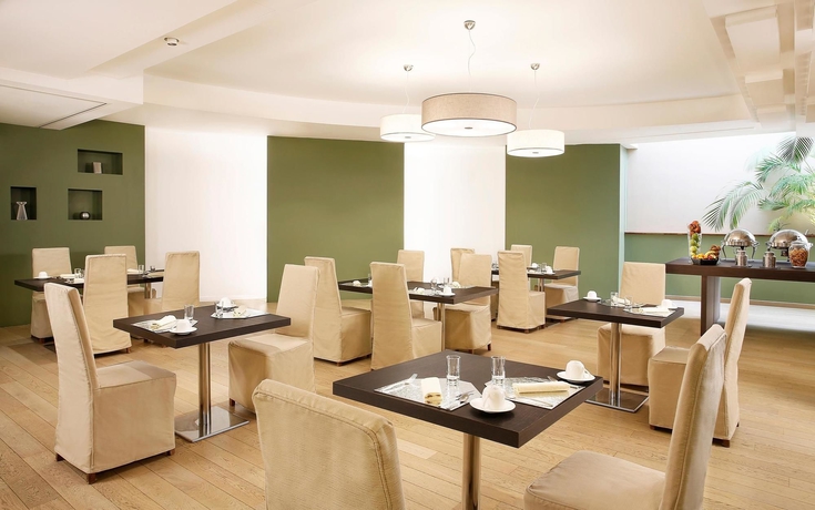 Imagen del bar/restaurante del Hotel Sheraton Lake Como. Foto 5