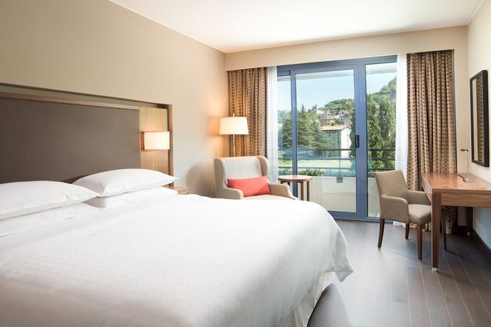 Imagen de la habitación del Hotel Sheraton Lake Como. Foto 9