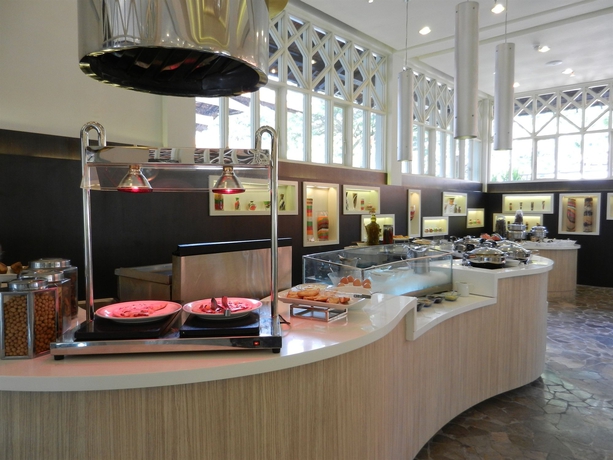 Imagen del bar/restaurante del Hotel Sheraton Lampung. Foto 3