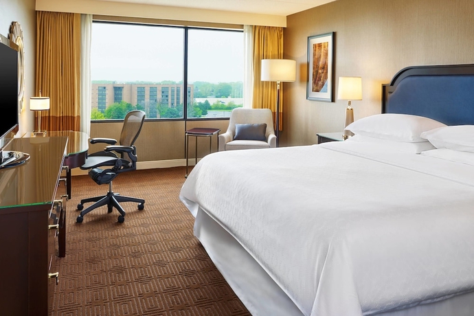 Imagen de la habitación del Hotel Sheraton Lisle Naperville. Foto 3