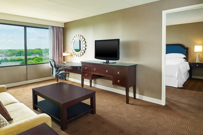 Imagen de la habitación del Hotel Sheraton Lisle Naperville. Foto 6