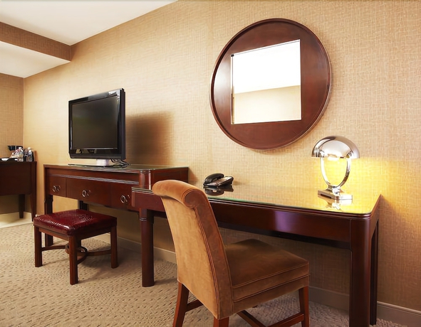 Imagen de la habitación del Hotel Sheraton Lisle Naperville. Foto 13