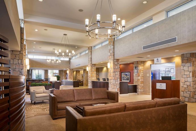 Imagen de los interiores del Hotel Sheraton Louisville Riverside. Foto 8