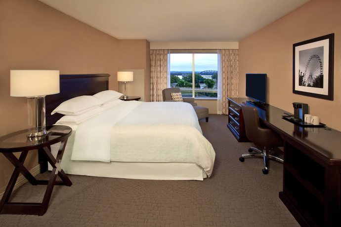 Imagen de la habitación del Hotel Sheraton Louisville Riverside. Foto 4