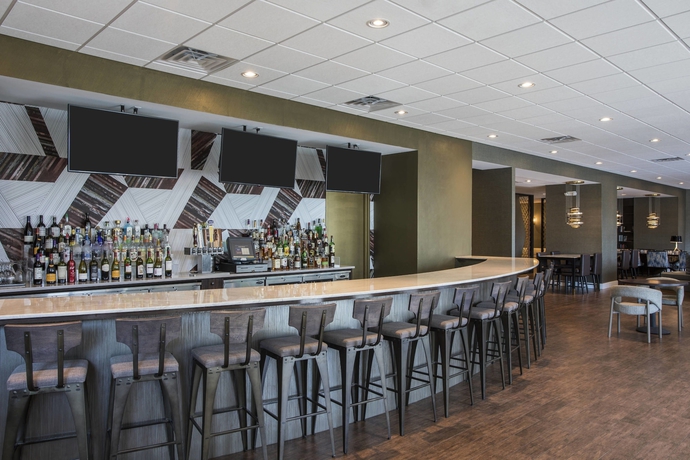 Imagen del bar/restaurante del Hotel Sheraton Mahwah. Foto 2