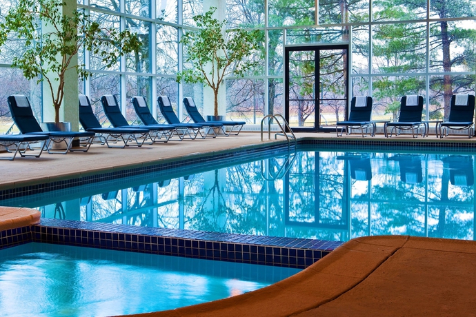 Imagen de la piscina del Hotel Sheraton Mahwah. Foto 19
