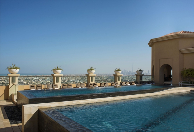 Imagen de la piscina del Hotel Sheraton Mall Of The Emirates , Dubai. Foto 14