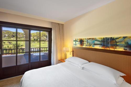 Imagen de la habitación del Hotel Sheraton Mallorca Arabella Golf. Foto 16