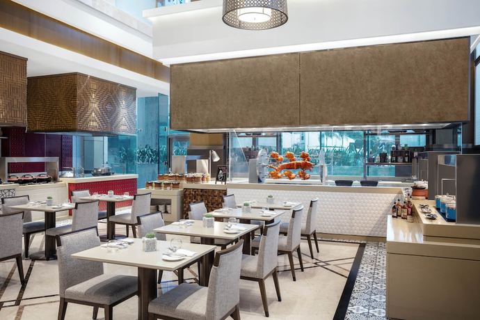 Imagen del bar/restaurante del Hotel Sheraton Manila. Foto 3