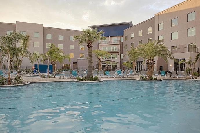 Imagen de la piscina del Hotel Sheraton Mesa At Wrigleyville West. Foto 19