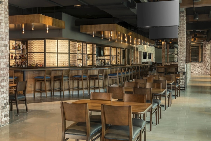 Imagen del bar/restaurante del Hotel Sheraton Mesa At Wrigleyville West. Foto 2