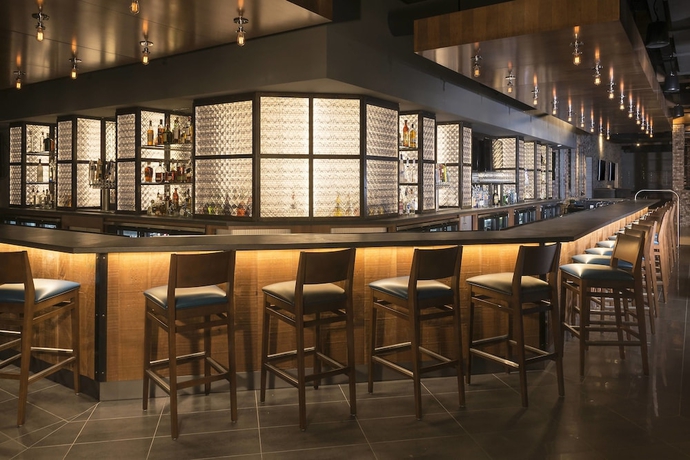 Imagen del bar/restaurante del Hotel Sheraton Mesa At Wrigleyville West. Foto 4
