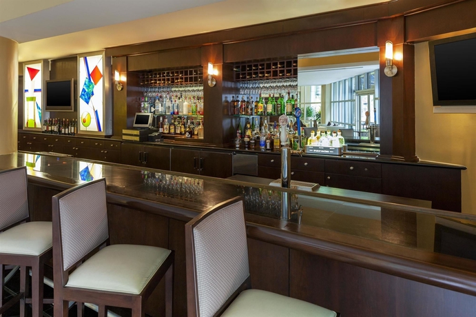 Imagen del bar/restaurante del Hotel Sheraton Metairie - New Orleans. Foto 3