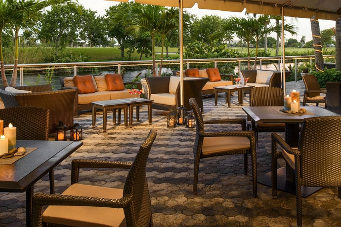 Imagen del bar/restaurante del Hotel Sheraton Miami Airport and Executive Meeting Center. Foto 9