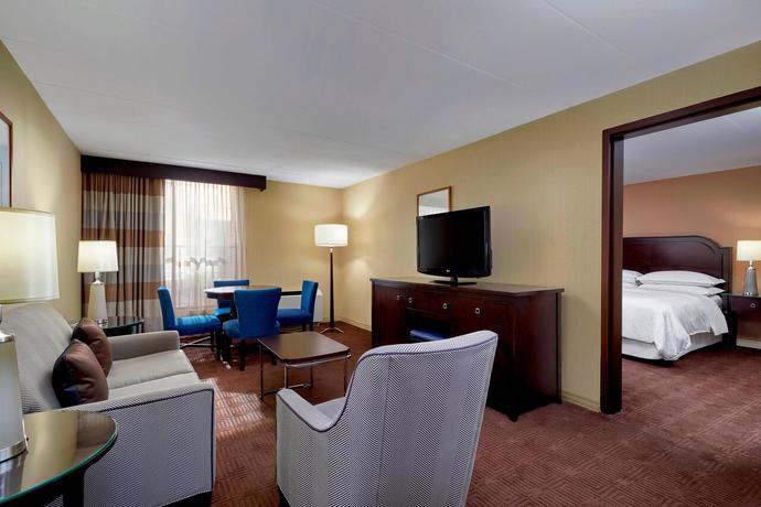 Imagen general del Hotel Sheraton Milwaukee Brookfield. Foto 17