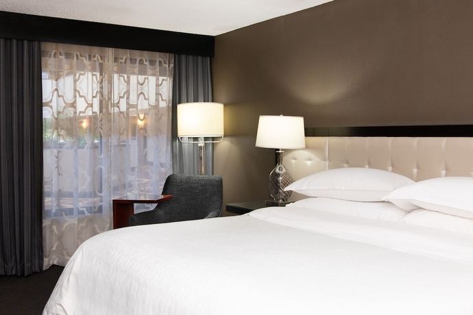 Imagen de la habitación del Hotel Sheraton Minneapolis West. Foto 8