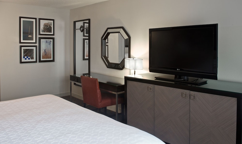 Imagen de la habitación del Hotel Sheraton Minneapolis West. Foto 12