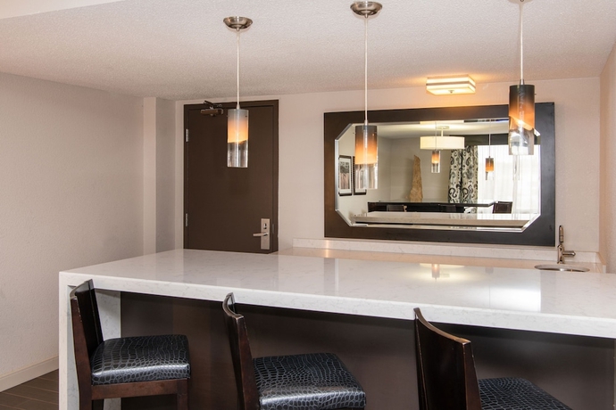 Imagen de la habitación del Hotel Sheraton Minneapolis West. Foto 15