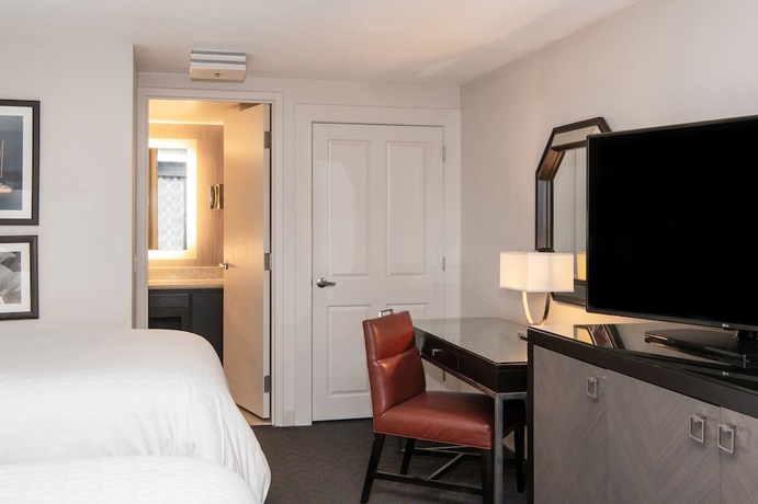 Imagen de la habitación del Hotel Sheraton Minneapolis West. Foto 18