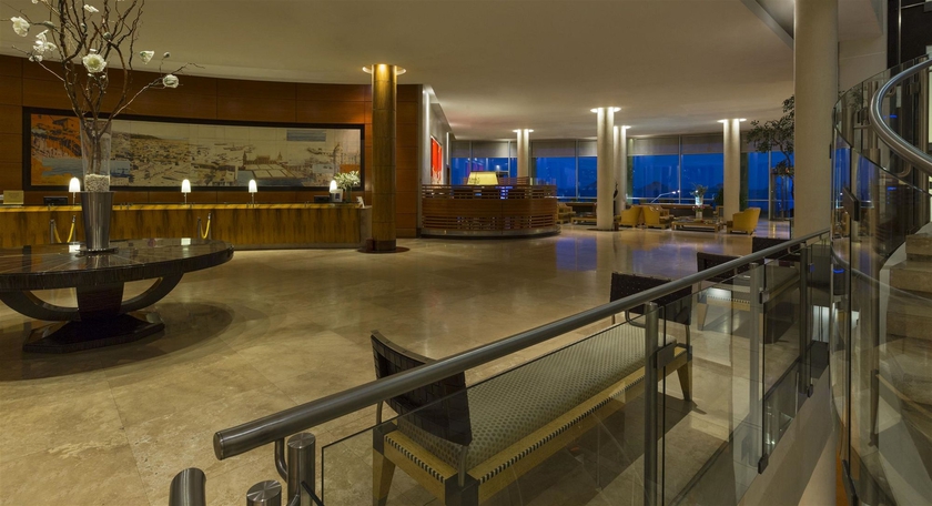 Imagen de los interiores del Hotel Sheraton Miramar and Convention Center. Foto 9