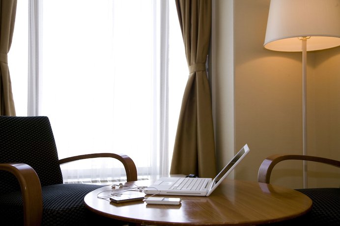 Imagen de la habitación del Hotel Sheraton Miyako Osaka. Foto 14