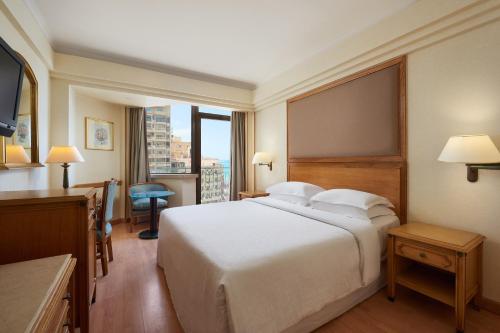 Imagen de la habitación del Hotel Sheraton Montazah. Foto 10