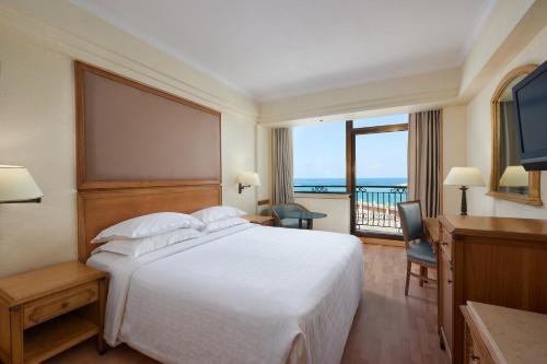 Imagen de la habitación del Hotel Sheraton Montazah. Foto 15