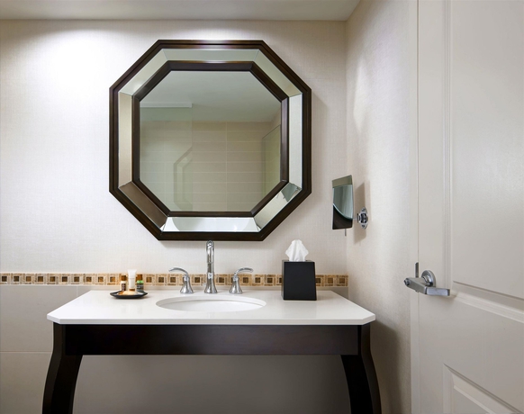 Imagen de la habitación del Hotel Sheraton Montreal Airport. Foto 5