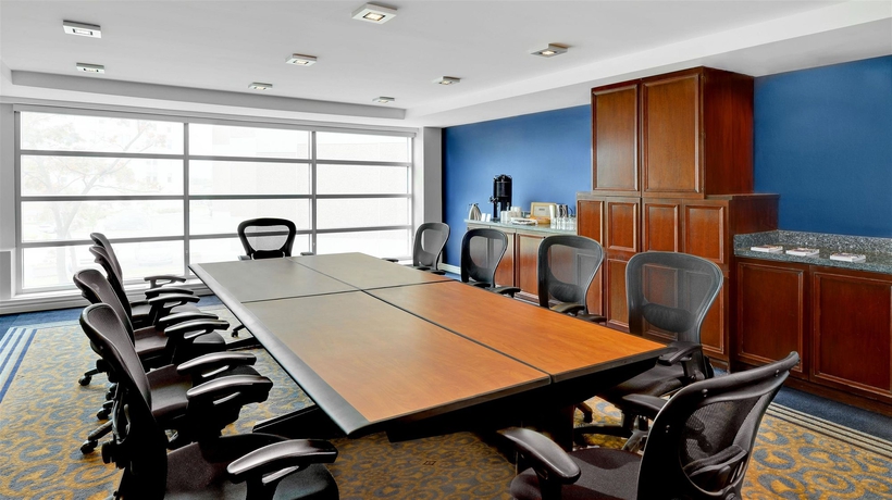 Imagen de los interiores del Hotel Sheraton Montreal Airport. Foto 9