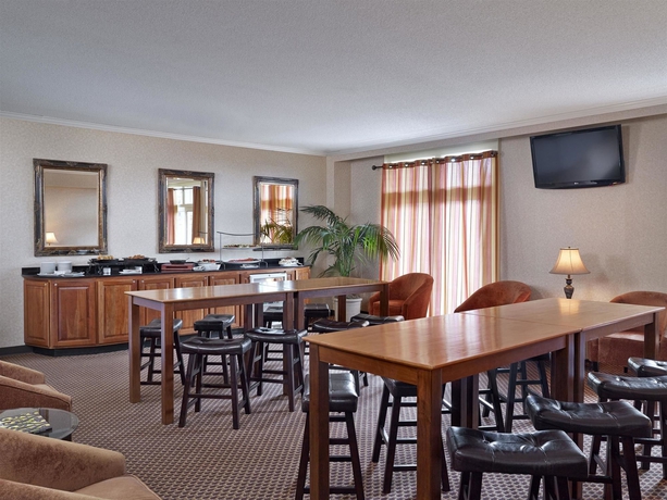 Imagen del bar/restaurante del Hotel Sheraton Music City Nashville Airport. Foto 4