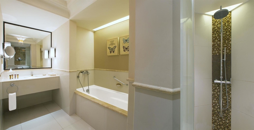 Imagen de la habitación del Hotel Sheraton Mustika Yogyakarta Resort and Spa. Foto 3