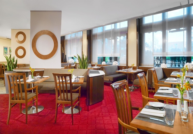 Imagen del bar/restaurante del Hotel Sheraton München Westpark. Foto 2