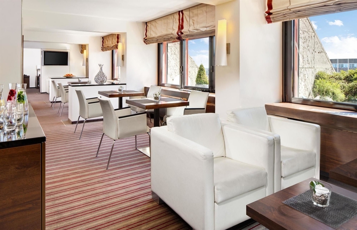 Imagen del bar/restaurante del Hotel Sheraton München Westpark. Foto 4