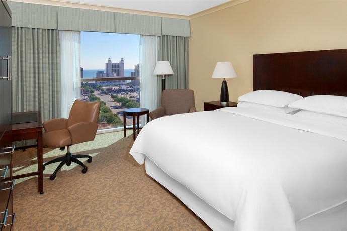Imagen de la habitación del Hotel Sheraton Myrtle Beach. Foto 8