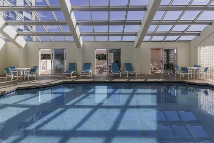 Imagen de la piscina del Hotel Sheraton Myrtle Beach. Foto 16