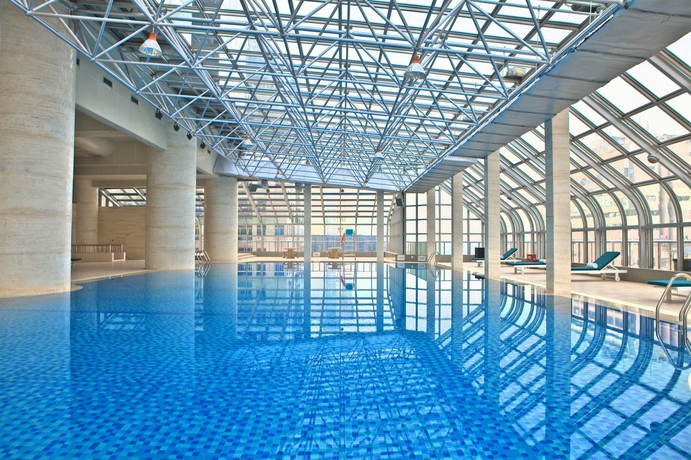 Imagen de la piscina del Hotel Sheraton Nanjing Kingsley Hotel and Towers. Foto 15