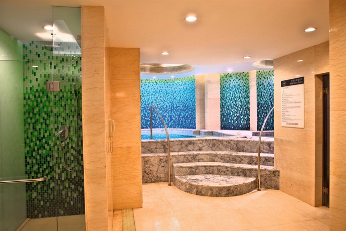 Imagen de la piscina del Hotel Sheraton Nanjing Kingsley Hotel and Towers. Foto 16
