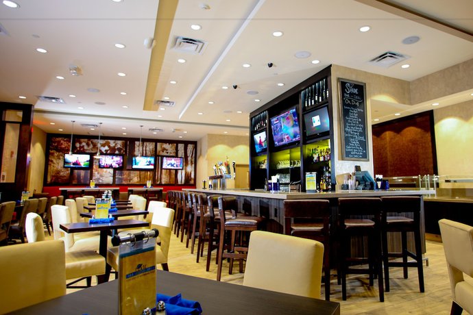 Imagen del bar/restaurante del Hotel Sheraton Nashua. Foto 2