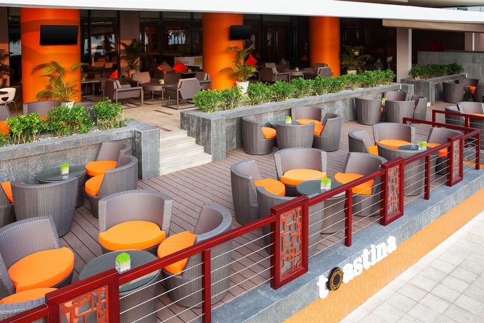 Imagen del bar/restaurante del Hotel Sheraton Nha Trang and Spa. Foto 3