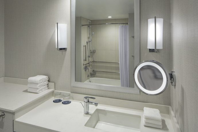 Imagen de la habitación del Hotel Sheraton Norfolk Waterside. Foto 15