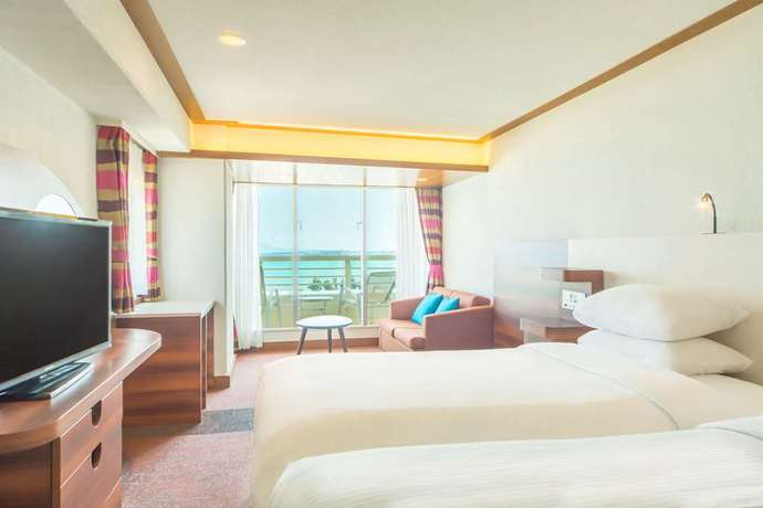 Imagen de la habitación del Hotel Sheraton Okinawa Sunmarina Resort. Foto 8