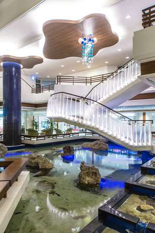 Imagen de los interiores del Hotel Sheraton Okinawa Sunmarina Resort. Foto 16