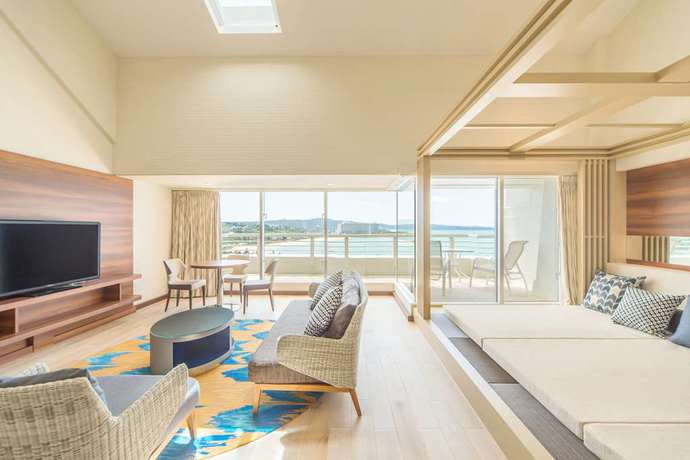 Imagen de la habitación del Hotel Sheraton Okinawa Sunmarina Resort. Foto 13