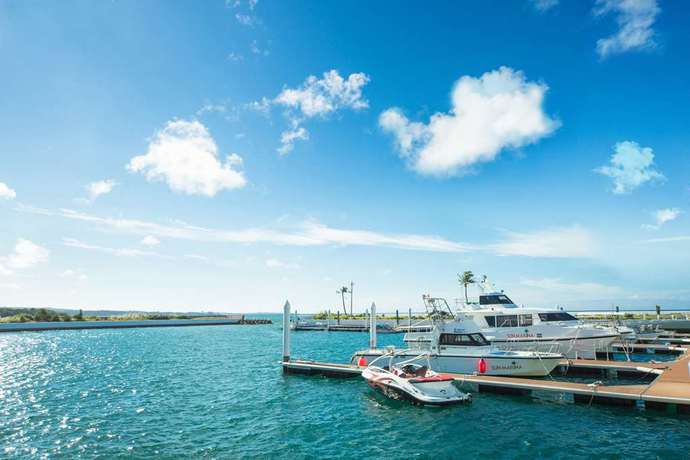 Imagen de los exteriores del Hotel Sheraton Okinawa Sunmarina Resort. Foto 15