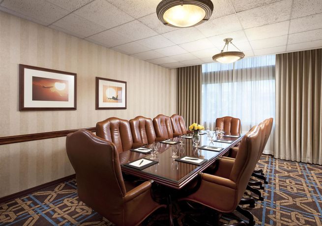 Imagen de los interiores del Hotel Sheraton Ontario Airport. Foto 15