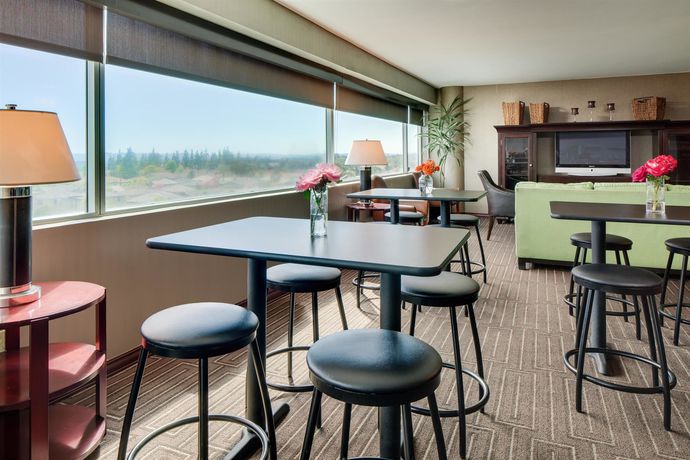 Imagen del bar/restaurante del Hotel Sheraton Ontario Airport. Foto 4