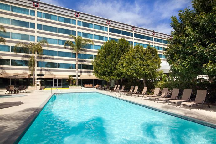 Imagen de la piscina del Hotel Sheraton Ontario Airport. Foto 18