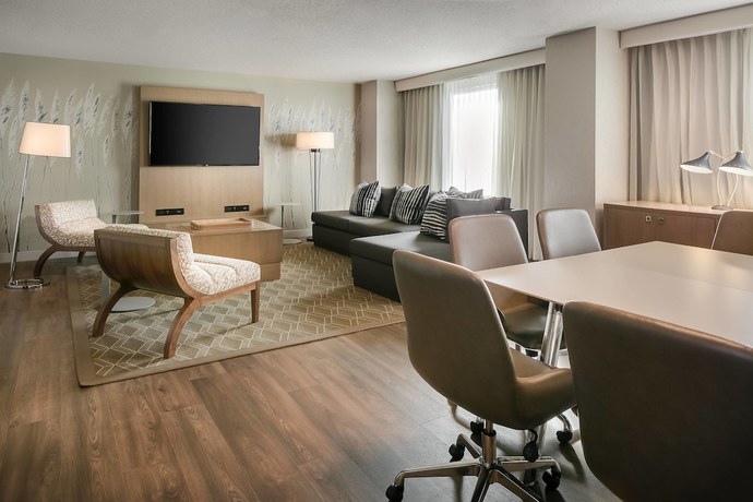 Imagen de los interiores del Hotel Sheraton Overland Park Hotel at the Convention Center. Foto 16